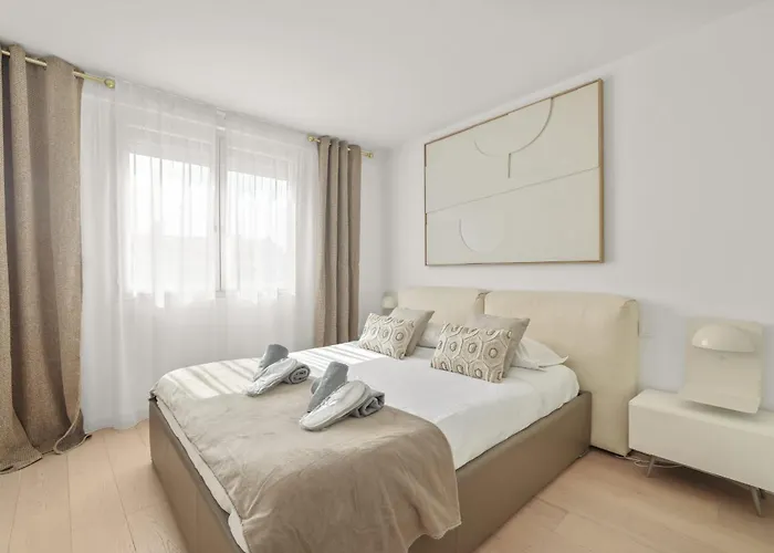 Ref 1493 - -city Center Banane District *