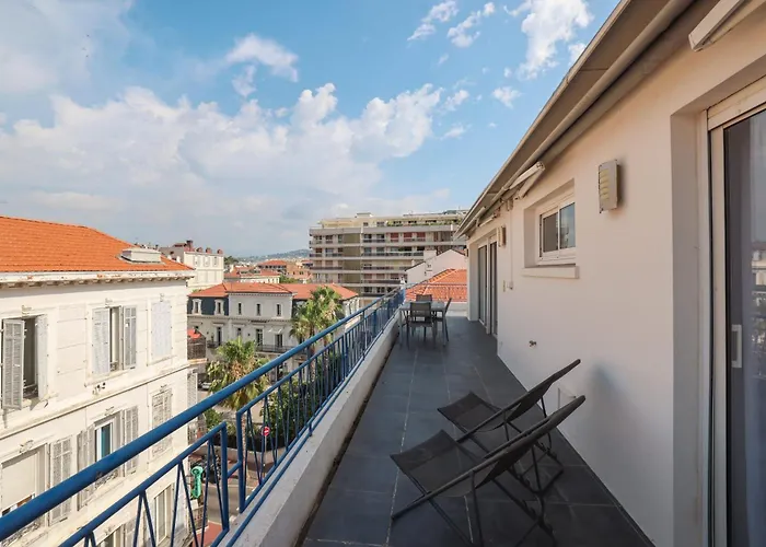 Ref 1493 - -city Center Banane District Apartment Cannes